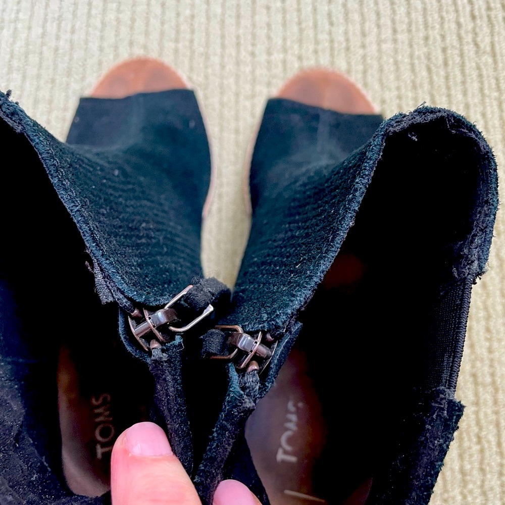 TOMS Women's Black Peep-Toe Ankle Boots GUC - Picture 5 of 9